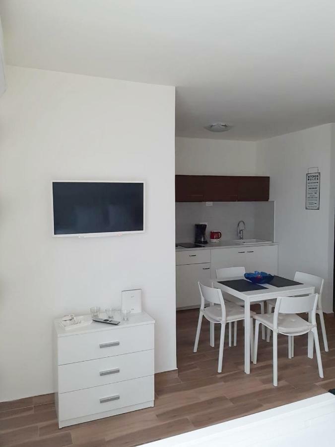 Apartment Mony Ровинь Экстерьер фото